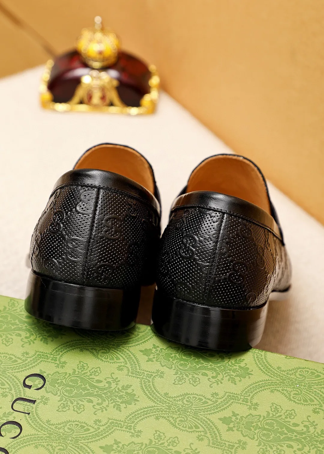 Men's shoes 💰462 💐 Product trademark: GUCCI "Gucci" casual leather shoes Regular size: 38-44 (45.46.47🉑️customized) Product materials: Selected imported first-layer cowhide embossed upper + luxury hardware buckle, imported cowhide leather lining. Strong three-dimensional visual effect, original outsole color: 1⃣️color optional